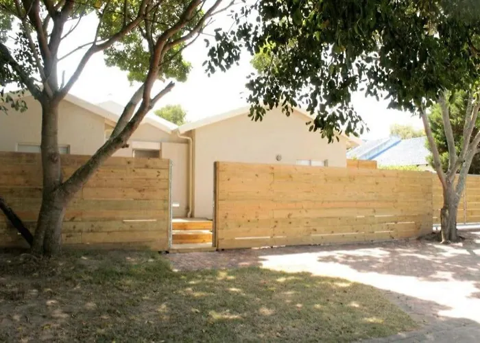 3 Bedroomed Awesome Family Beach House 650M To Beach